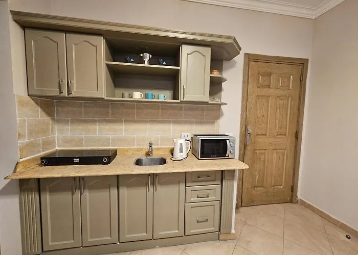 Apartment 1 Bedroom With Pool *